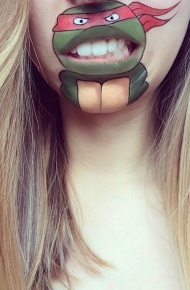 萌翻了 美女嘴唇上的卡通人物