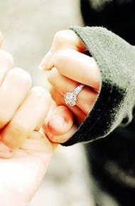 唯美牵手图片  十指相扣，愿与君共老