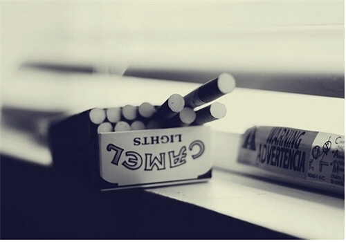 好看的黑白非主流伤感图片  愿我们来生生活在同一个城市