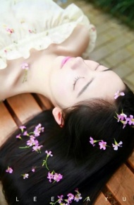 2016好看的气质美女微信图片 少了笑容多了凉薄