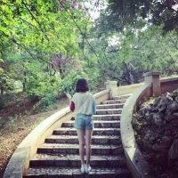 90后微信情侣头像一男一女背影 哇你男朋友会发光