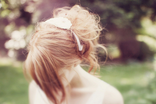 欧美女生伤感意境美图 爱在碎碎合合之后,终于被时光收入牢塔之中