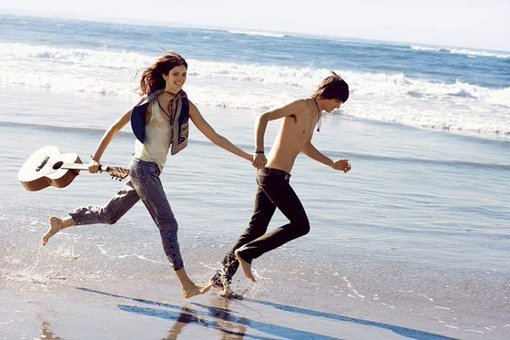 甜美恩爱的欧美情侣大图 爱上你第一个夏天我就像给你整个世界