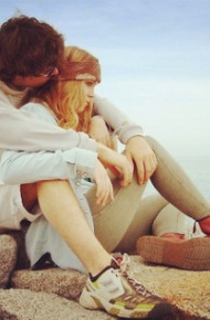 欧美幸福恩爱的情侣意境图 爱是风起的水面，晃动着波起波落