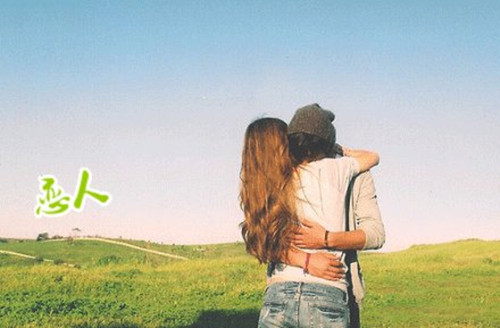 很美的情侣拥抱意境图片 那份青春悸动，遗落在秋日的信笺里