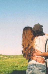 很美的情侣拥抱意境图片 那份青春悸动，遗落在秋日的信笺里