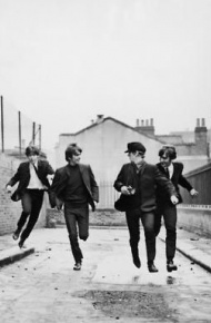 黑白忧伤意境欧美大图 挥墨太多的爱，不过是量质逊而已