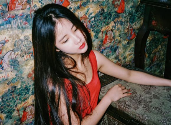 忧伤女子个性意境图片大图 有爱的岁月，是春的花颜，是夏的灿烂