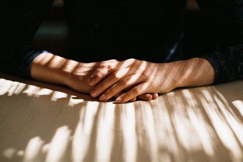 美感十足的手部特写个性美图 我的爱绝非是浅滩，我的爱是深渊