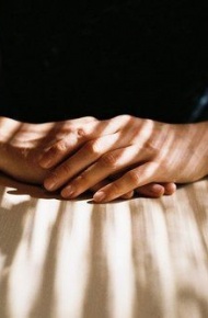 美感十足的手部特写个性美图 我的爱绝非是浅滩，我的爱是深渊