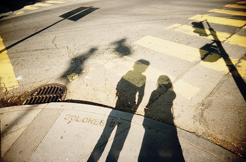 相拥相伴的温馨情侣美图 当我们互看不顺眼时，把爱也弄丢了
