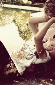 幸福的情侣亲吻图片超好看 原来我们之间除了沉默再也没剩下什么