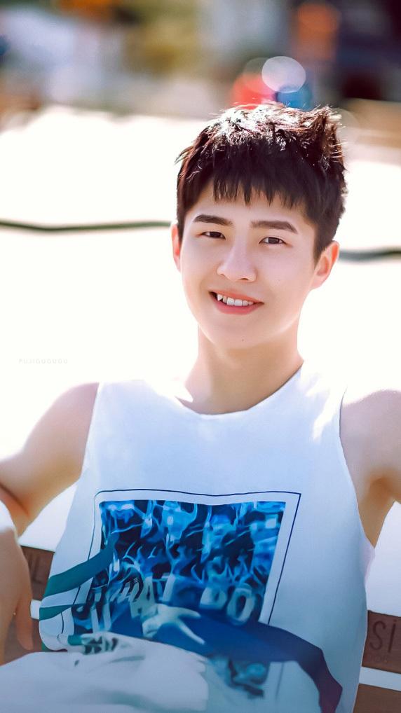 微信青春帅气刘昊然图片