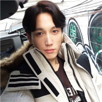 帅气个性男生系列微信头像套图下载