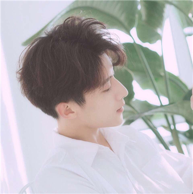 清新阳光帅气男生微信头像