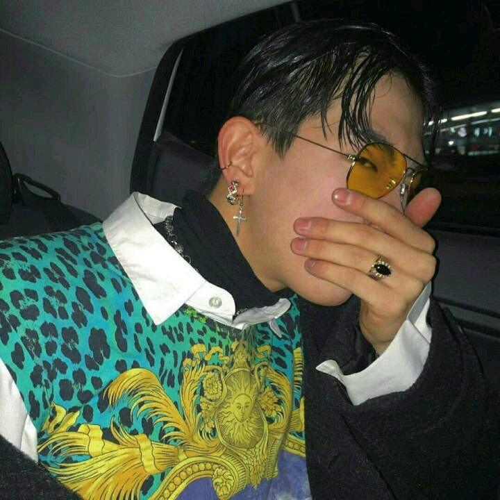 微信冷酷阳光气质男生头像