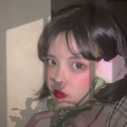 萌萌哒的微信气质短发女生头像下载