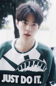 帅气男神肖战系列微信图片合集下载