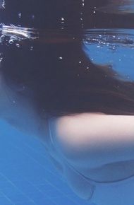 孤独伤感的微信个性女生图片下载