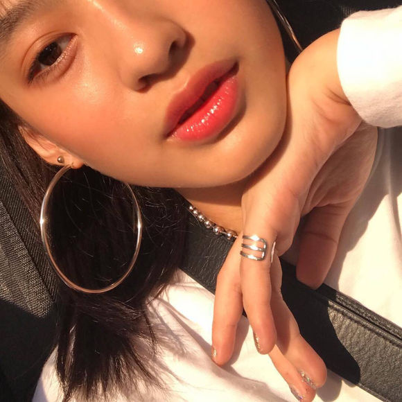 沧桑深沉时尚女生头像