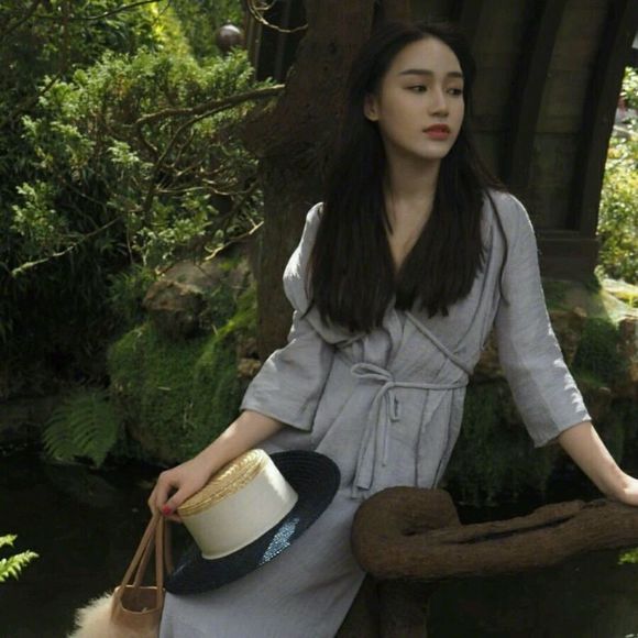 洒脱俏皮女生头像