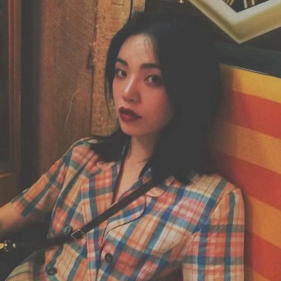 港范复古风的微信女生头像