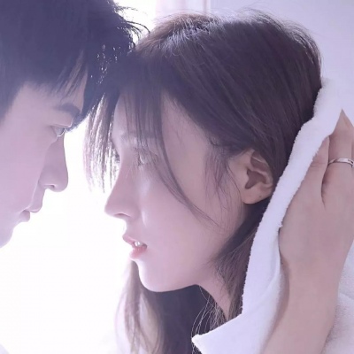 一左一右风格的微信个性情侣头像