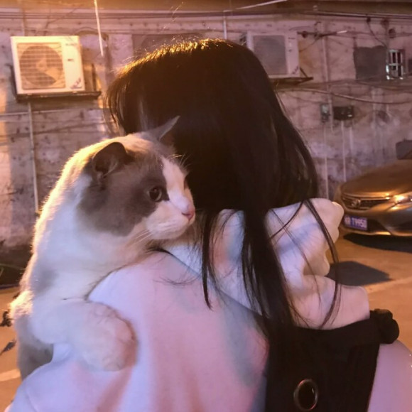 最潮洒脱性感阳光女生头像