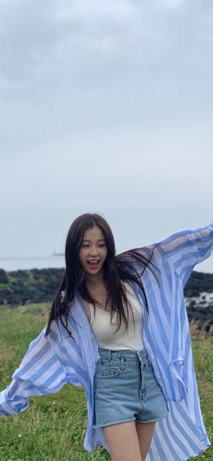 有点可爱的虞书欣聊天壁纸来咯