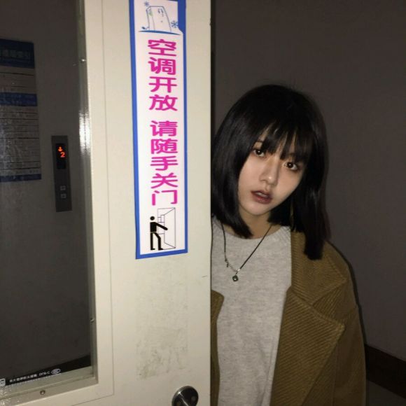 沧桑佛系长发成熟女生头像