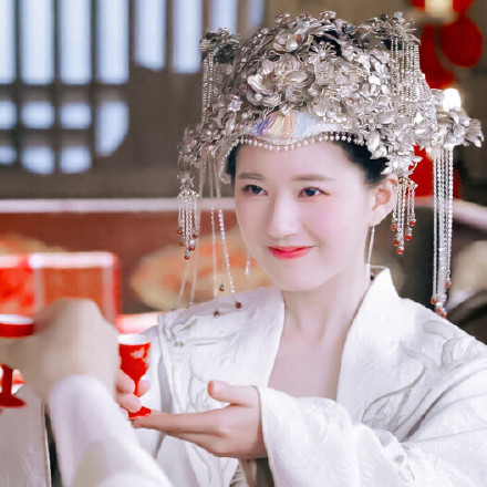 传闻中的陈芊芊真人情侣头像