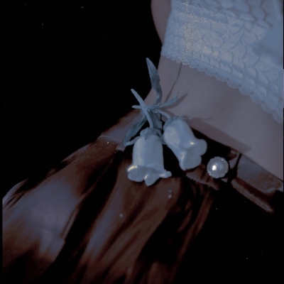 意境白色与众不同禁欲背景图