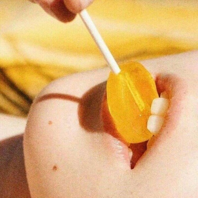 黄色唯美意境小清新背景图