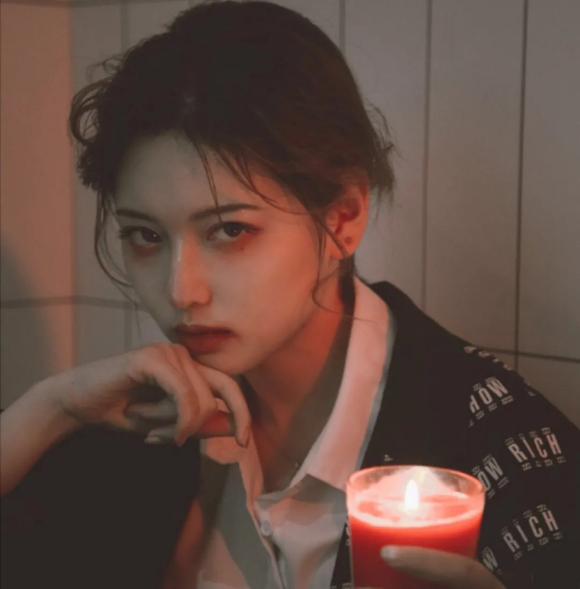 微信长发沧桑女生头像