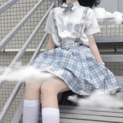 校园制服不露脸的女生微信头像