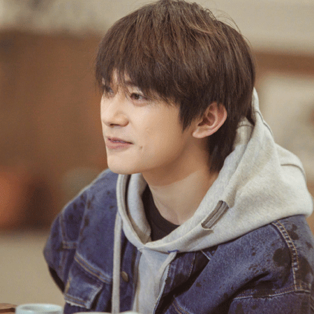 易烊千玺阳光个性帅气的微信朋友圈配图