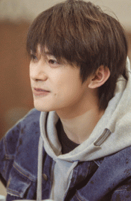 易烊千玺阳光个性帅气的微信朋友圈配图