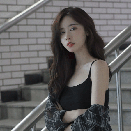 清冷气质绝美的女生微信朋友圈背景