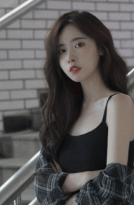 清冷气质绝美的女生微信朋友圈背景