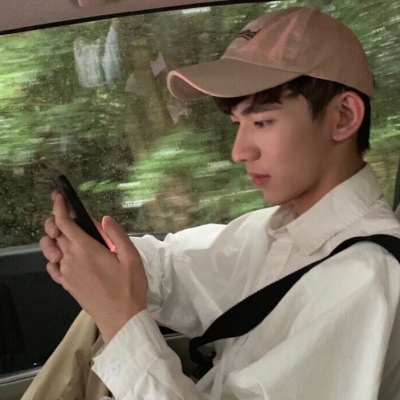 深情迷人帅气的男生微信头像