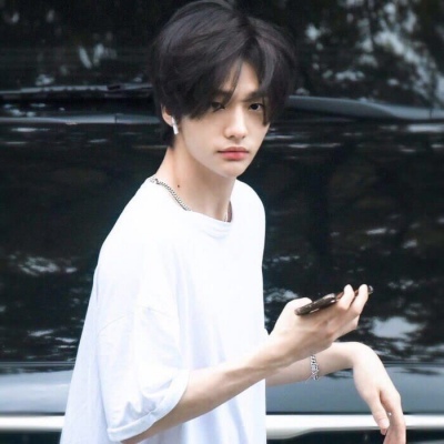 同款男生帅气微信头像