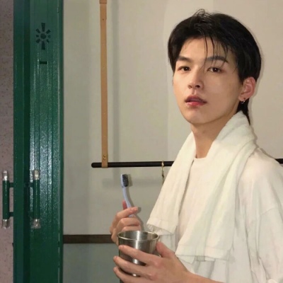 网红气质高冷帅气男生微信头像