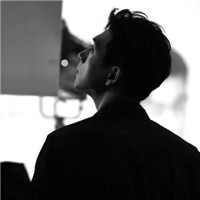 黑色系时尚男生头像
