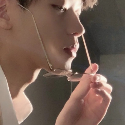 超拽冷酷霸气男生微信头像