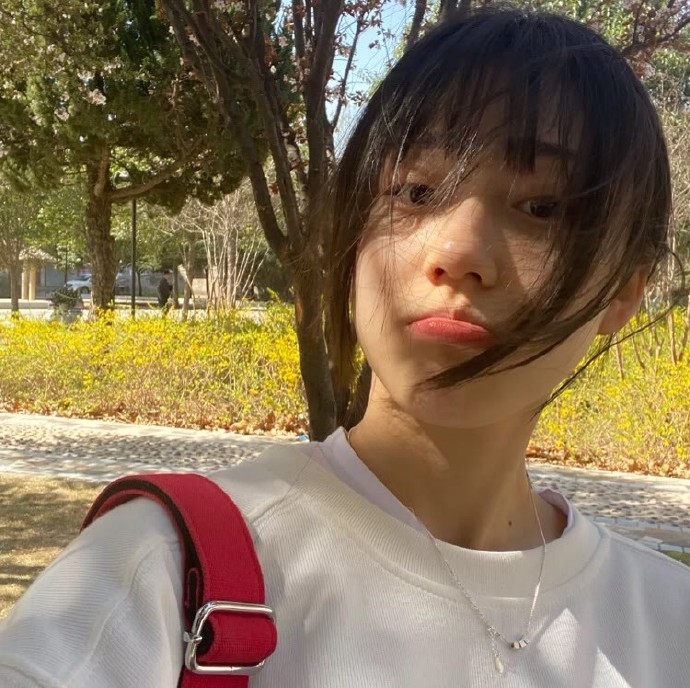 乖巧呆萌的可爱女生微信头像