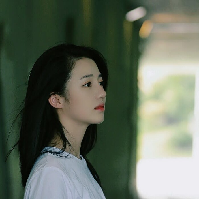 超美的复古风女生气质微信头像