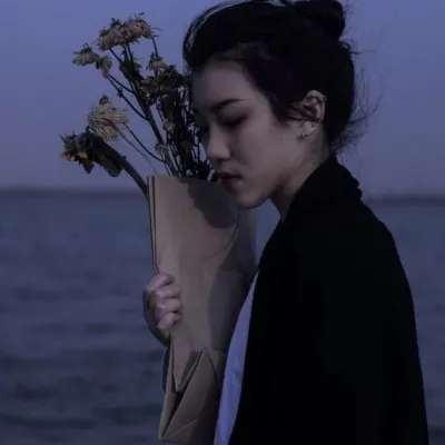 深色系让人抑郁伤感的微信头像