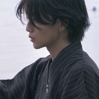 微丧深沉且帅气的男生微信头像