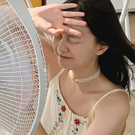 夏日清凉系女孩微信头像