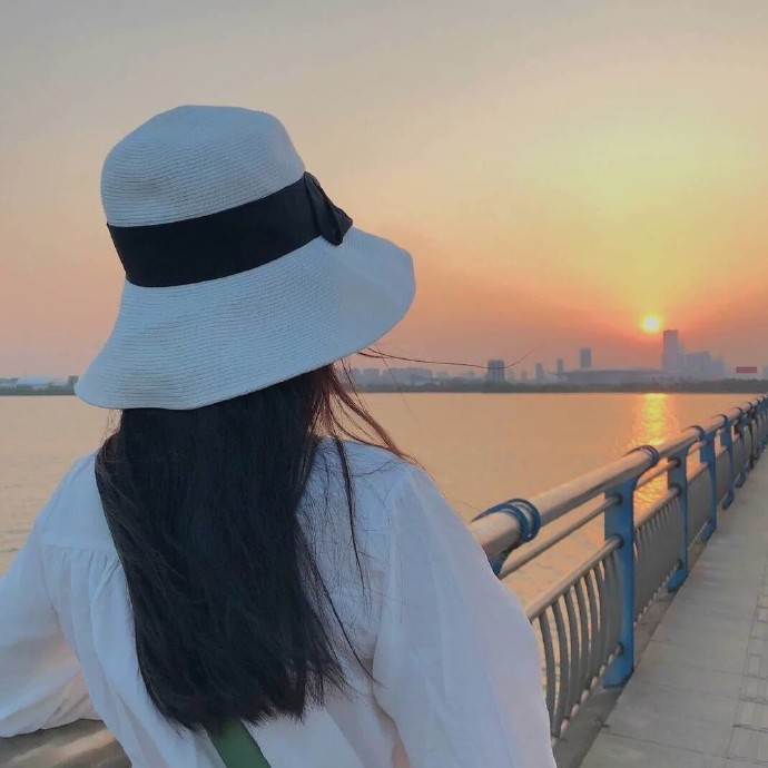 高颜值阳光女生微信头像